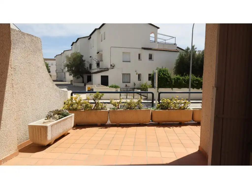 Vista exterior de Pis en venda en Llançà amb Aire condicionat i Moblat
