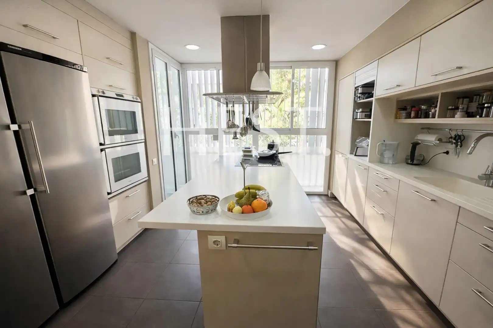 Cocina de Piso en venta en Barcelona con Aire acondicionado, Calefacción y Jardín privado