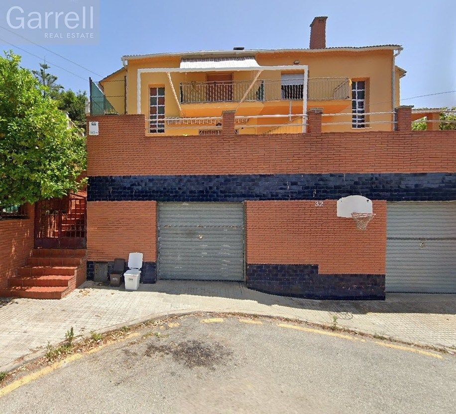 Exterior view of House or chalet for sale in Torrelles de Llobregat  with Terrace