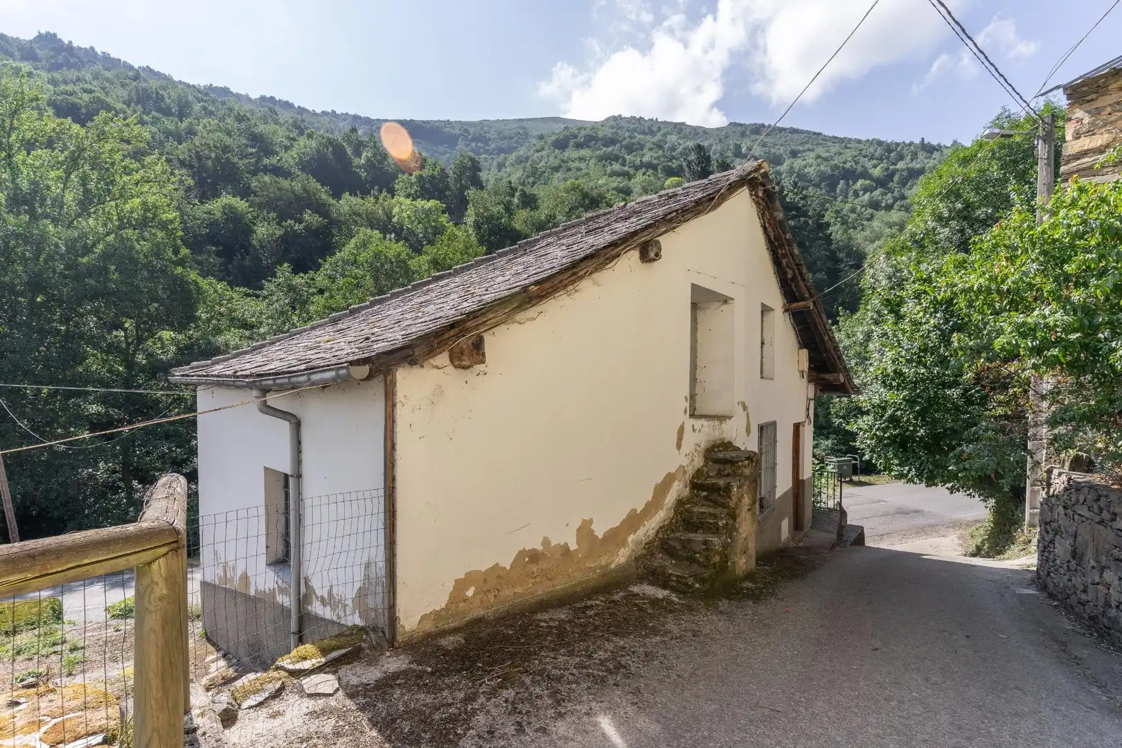 Vista exterior de Finca rústica en venda en Cangas del Narcea amb Calefacció i Traster