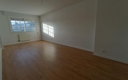 Living room of Flat for sale in Pontevedra Capital   with Heating, Parquet flooring and Storage room