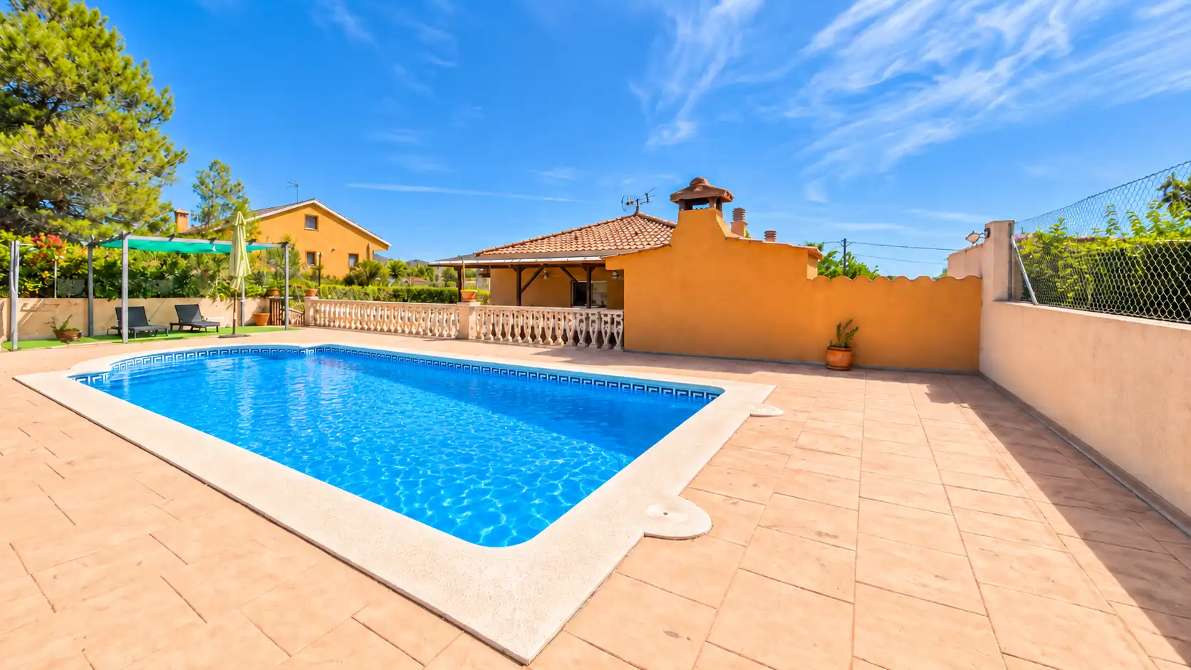 Casa amb piscina en venda a Carrer Italia, imagen 2