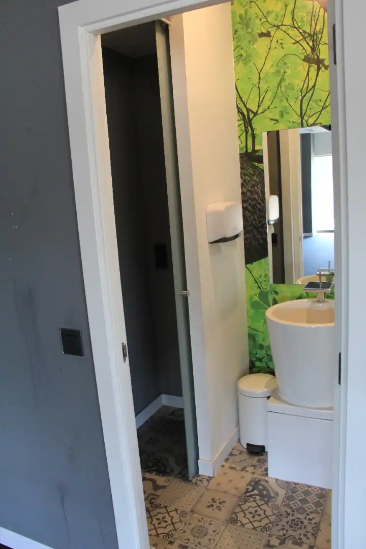 Badezimmer von Büro zur Miete in Alcalá de Henares mit Klimaanlage, Heizung und Internet