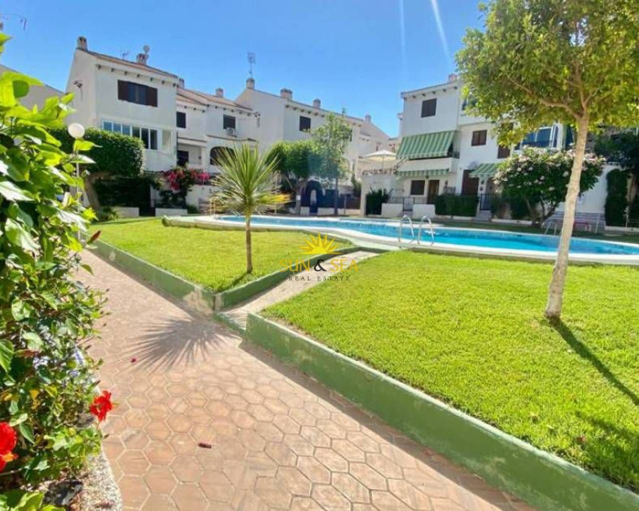 Vista exterior de Planta baixa de lloguer en Orihuela amb Aire condicionat, Terrassa i Piscina