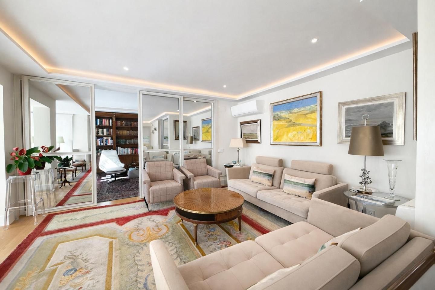 Living room of Flat for sale in  Madrid Capital  with Air Conditioner, Heating and Terrace