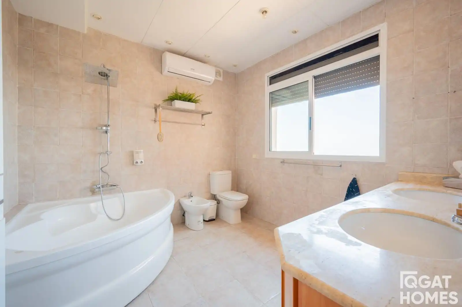 Bany de Casa o xalet en venda en Barcelona amb Aire condicionat, Calefacció i Jardí privat