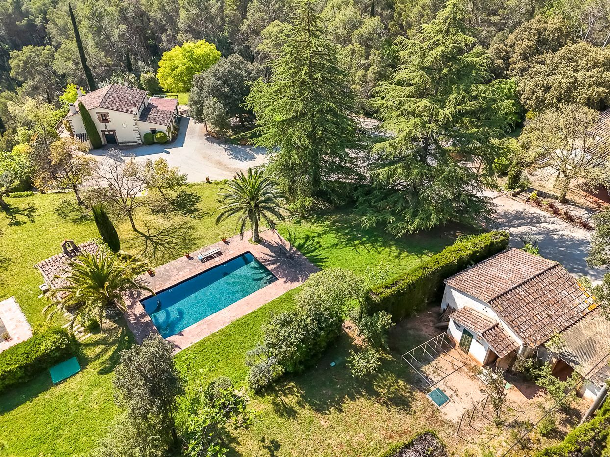 Vista exterior de Finca rústica en venda en Bigues i Riells amb Jardí privat, Terrassa i Traster
