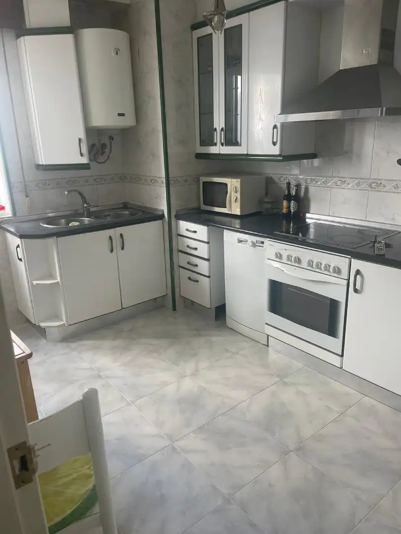 Küche von Wohnung zur Miete in Ferrol mit Möbliert, Ofen und Waschmaschine