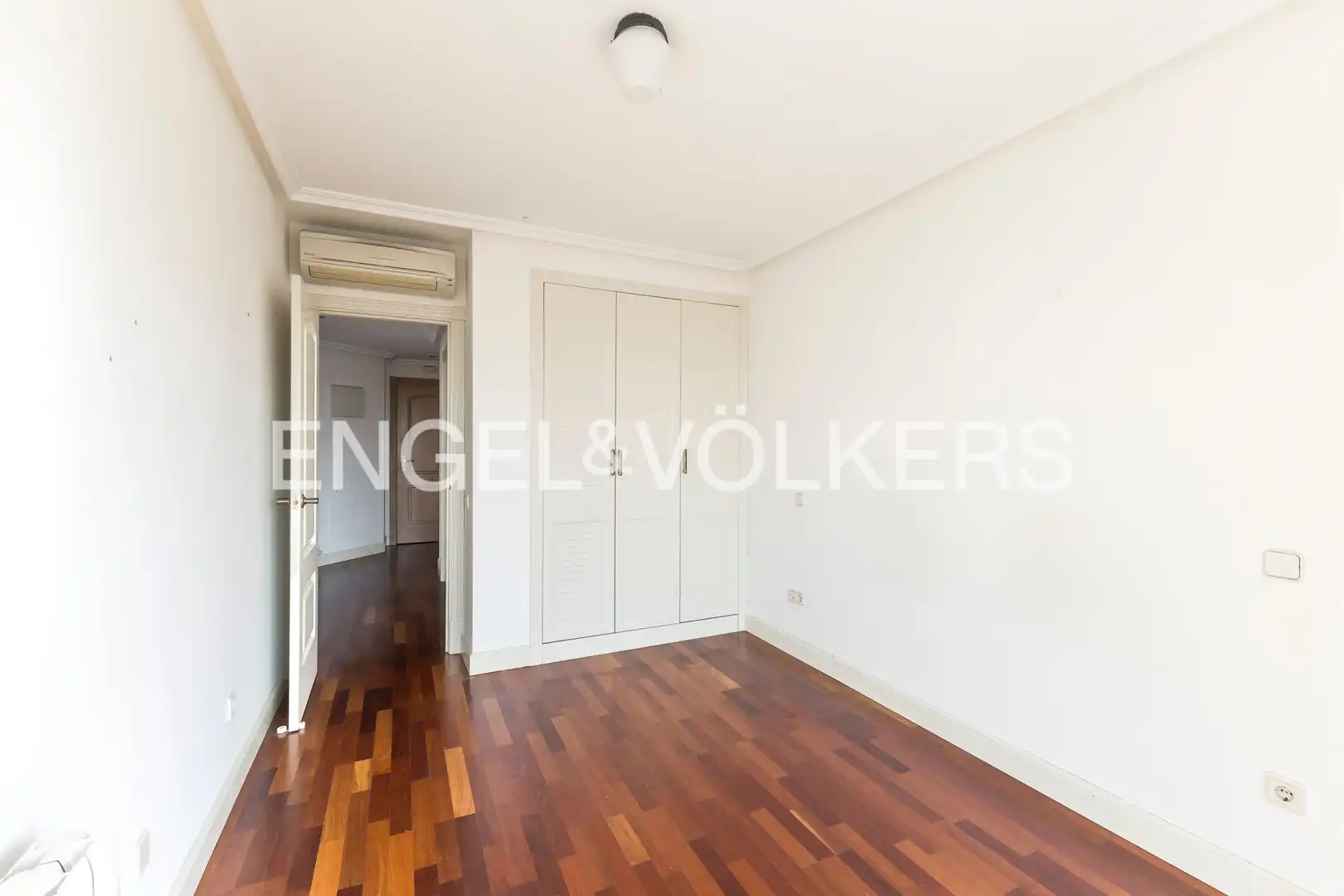 Dining room of Flat for sale in Madrid  with Air Conditioner, Heating and Swimming Pool