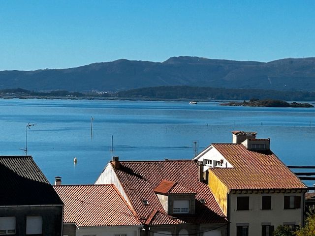 Vista exterior de Àtic en venda en Vilagarcía de Arousa amb Calefacció, Parquet i Terrassa