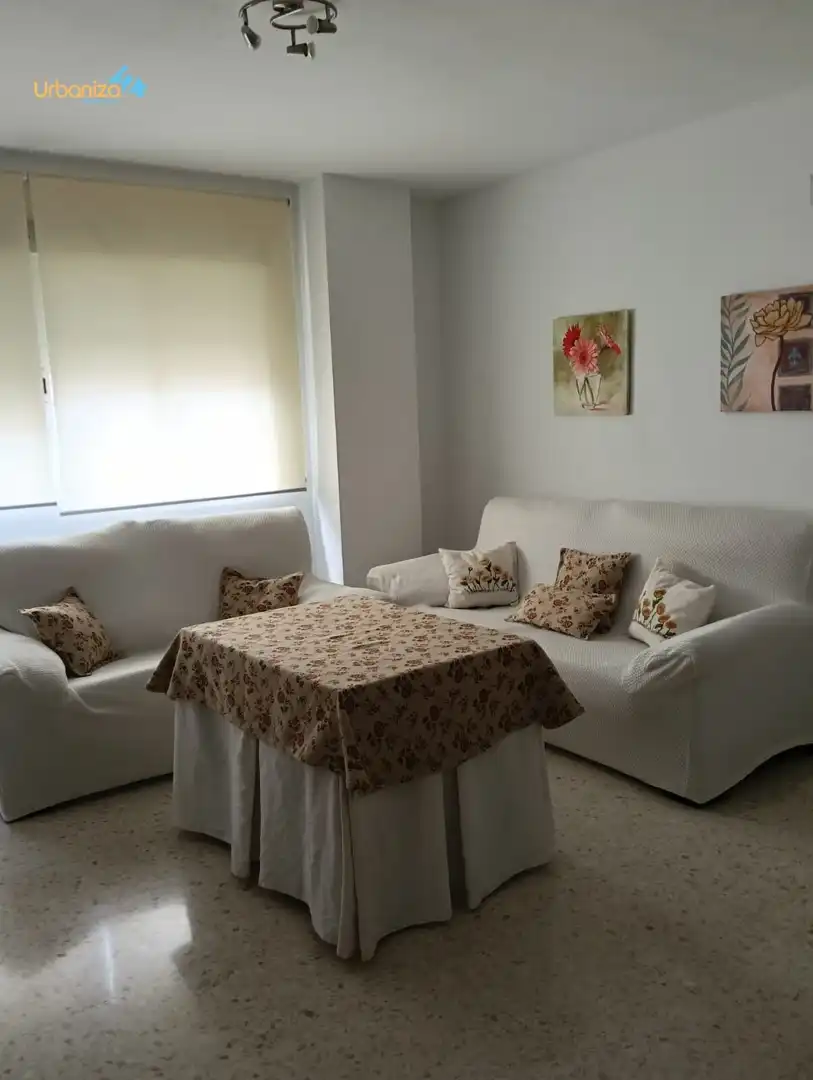 Sala d'estar de Apartament de lloguer en Badajoz amb Aire condicionat, Moblat i Piscina comunitària