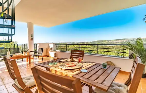 Attic for rent in Urbanizacion Perla de la Bahia, Bahía de Casares