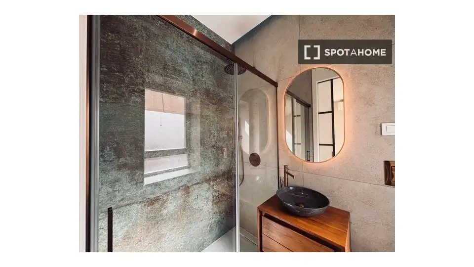 Bany de Apartament per a compartir en Madrid amb Aire condicionat, Terrassa i Moblat