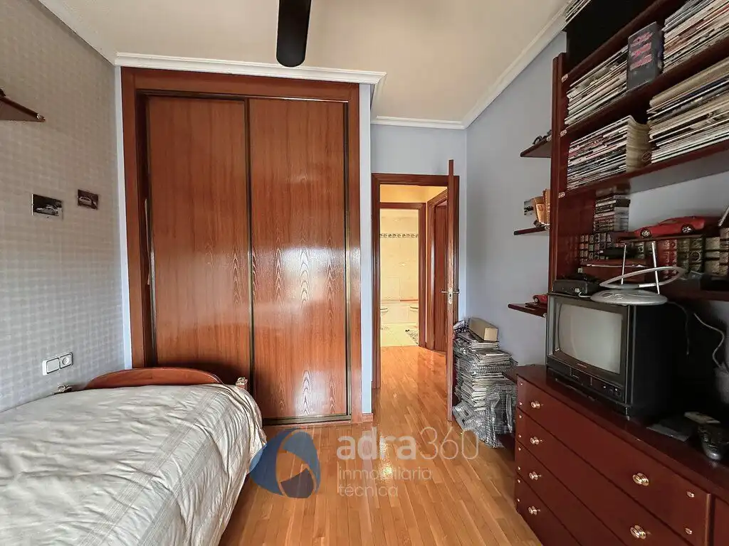 Habitación de Casa o chalet en venta en  Logroño con Aire acondicionado, Calefacción y Jardín privado