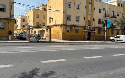Exterior view of Flat for sale in  Sevilla Capital  with Air Conditioner, Furnished and Washing machine