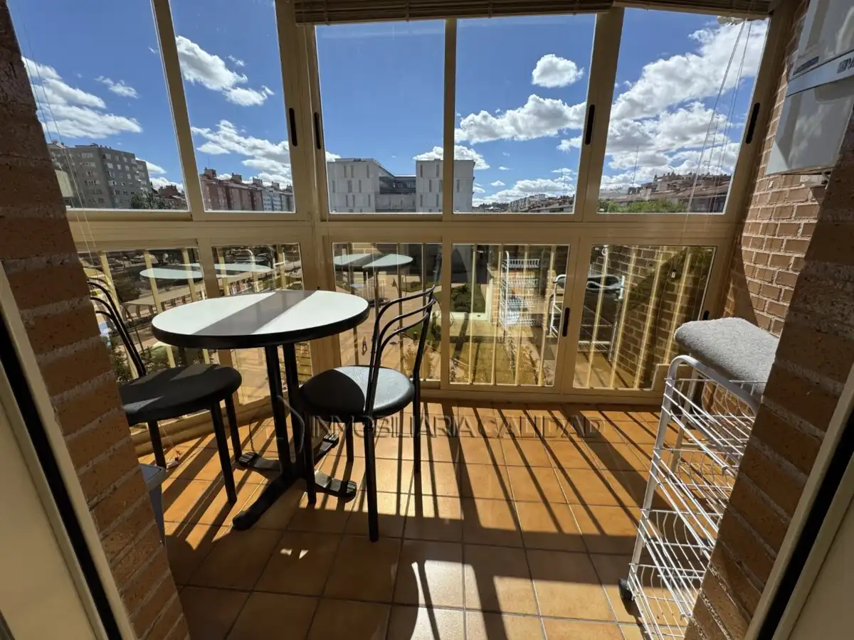 Terrasse von Wohnung zur Miete in Burgos mit Heizung, Terrasse und Möbliert