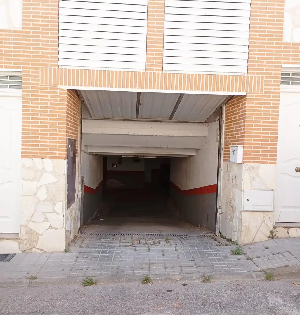 Aparcament de Casa adosada en venda en Ciempozuelos amb Aire condicionat, Calefacció i Terrassa