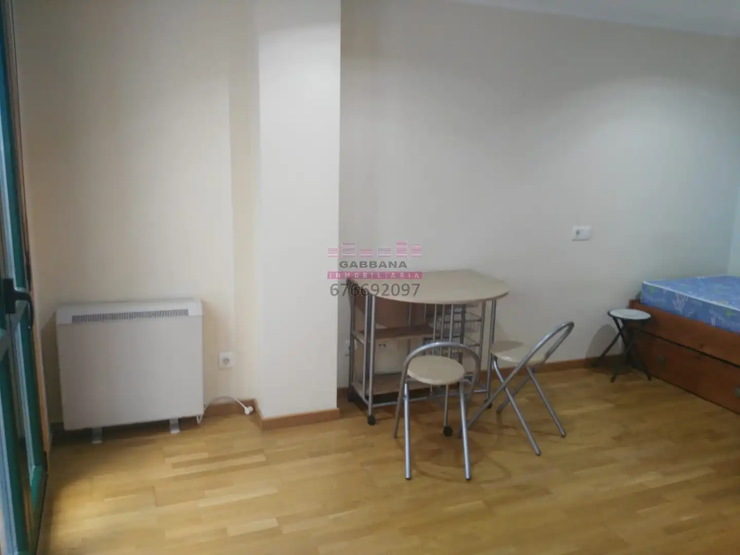 Comedor de Estudio de alquiler en Vigo  con Calefacción, Parquet y Lavadora