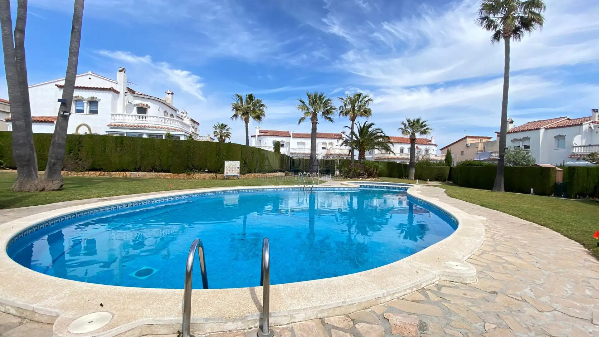 Casa aparellada amb terrassa en venda a Carrer de Xile, imagen 2