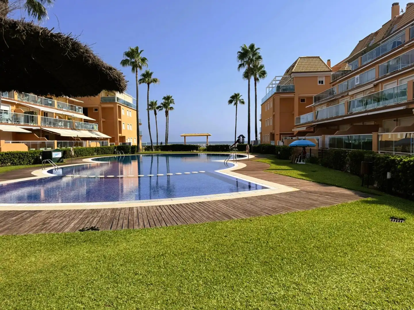 Piscina de Apartament en venda en Dénia amb Aire condicionat, Jardí privat i Terrassa