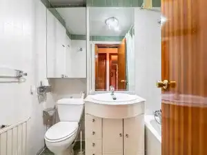 Badezimmer von Wohnung zum Verkauf in Madrid mit Heizung