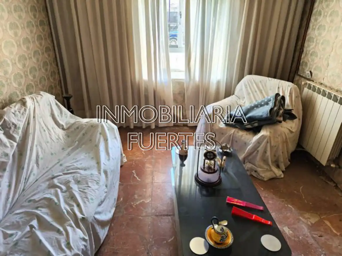 Sala d'estar de Finca rústica en venda en Santa Colomba de Curueño amb Calefacció, Jardí privat i Parquet