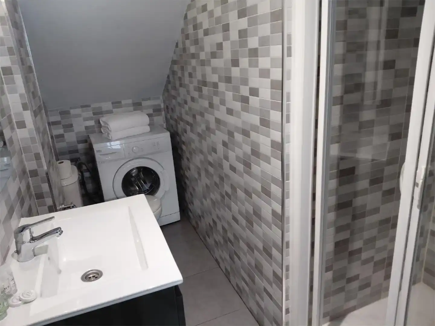 Bathroom of Flat for rent in Elviria - Cabopino