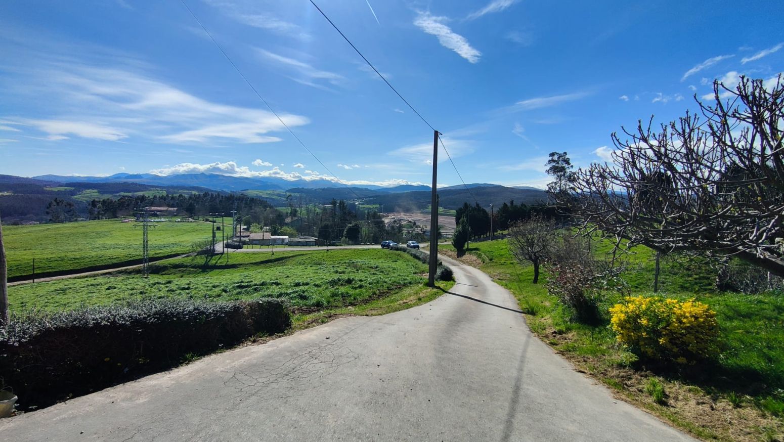 Vista exterior de Casa o xalet en venda en Camargo amb Parquet, Traster i Balcó