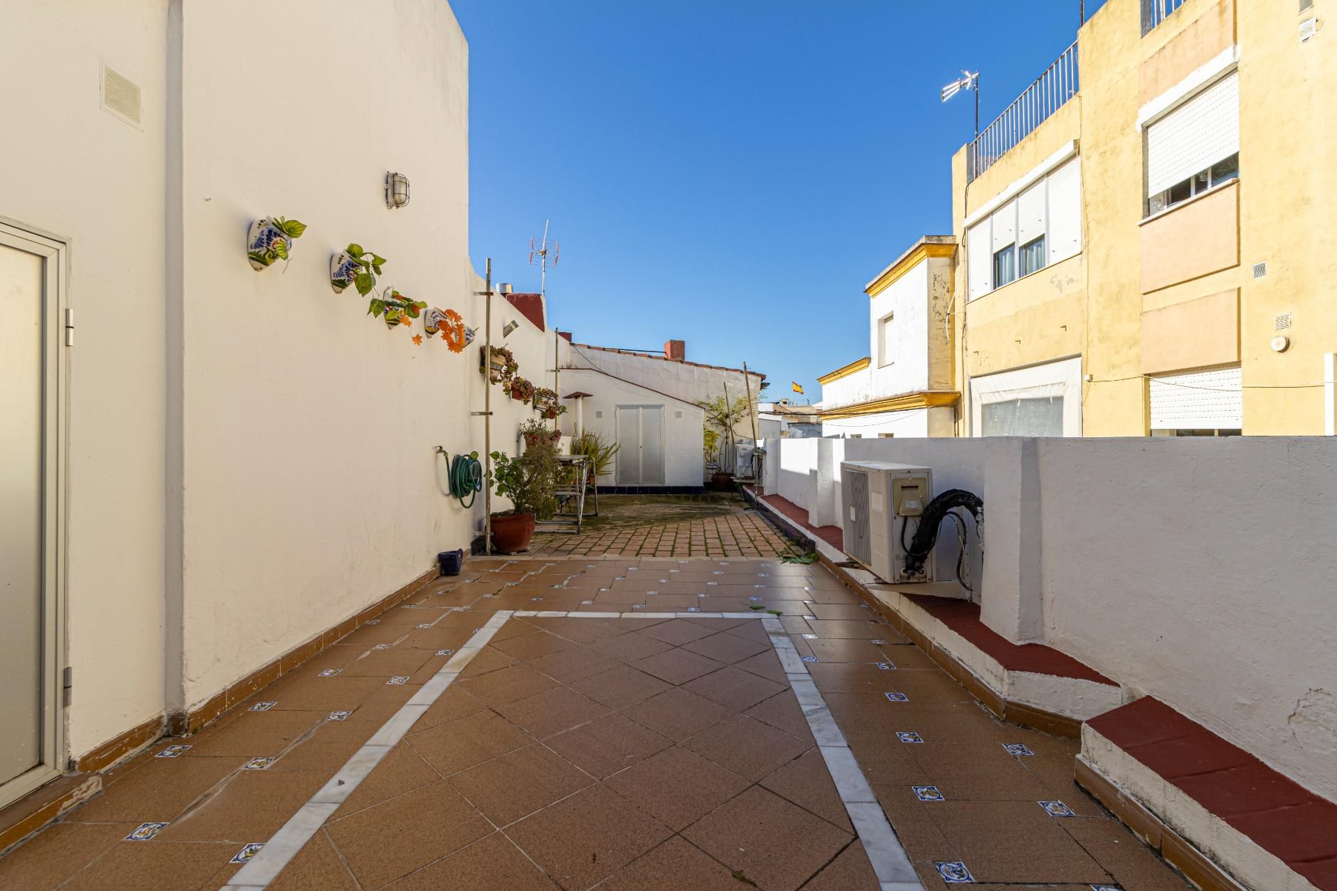 Exterior view of House or chalet for sale in Jerez de la Frontera  with Air Conditioner