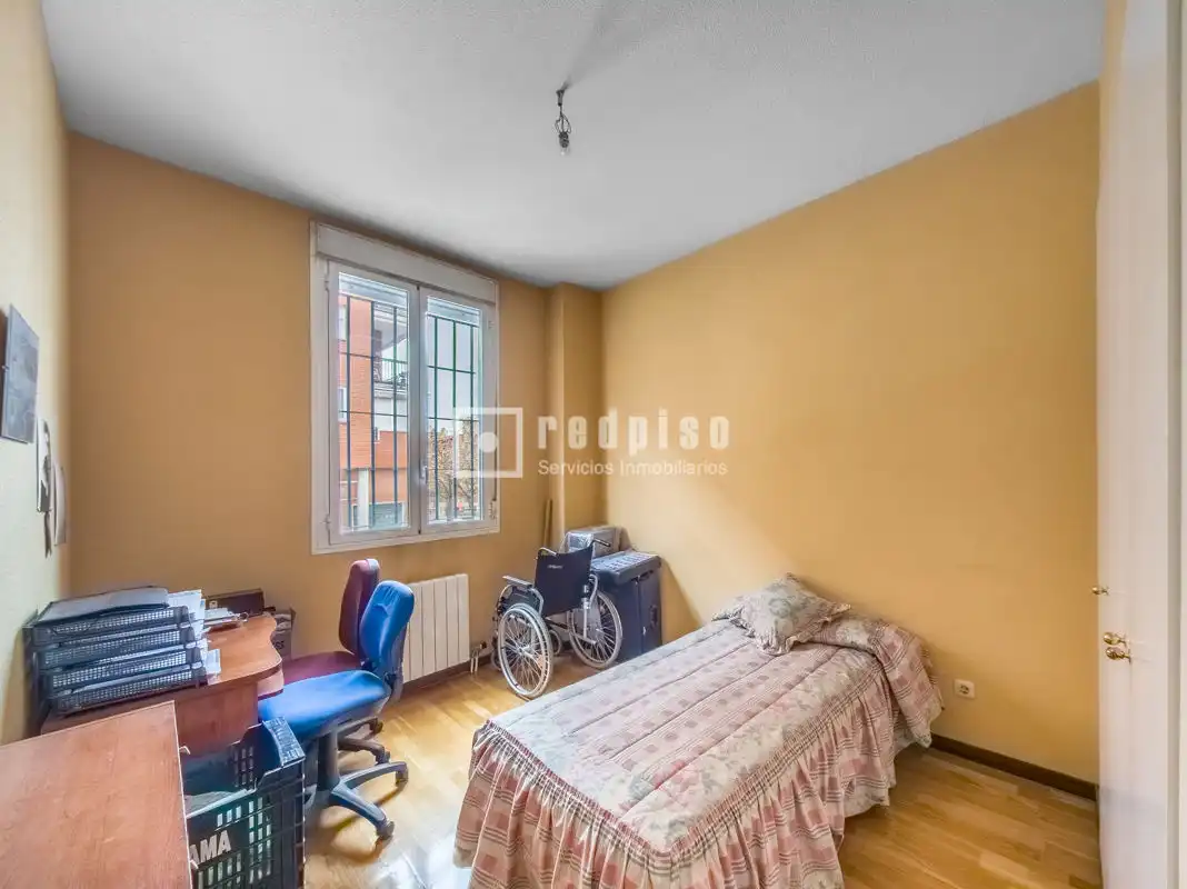 Bedroom of Flat for sale in Madrid  with Heating, Private garden and Parquet flooring