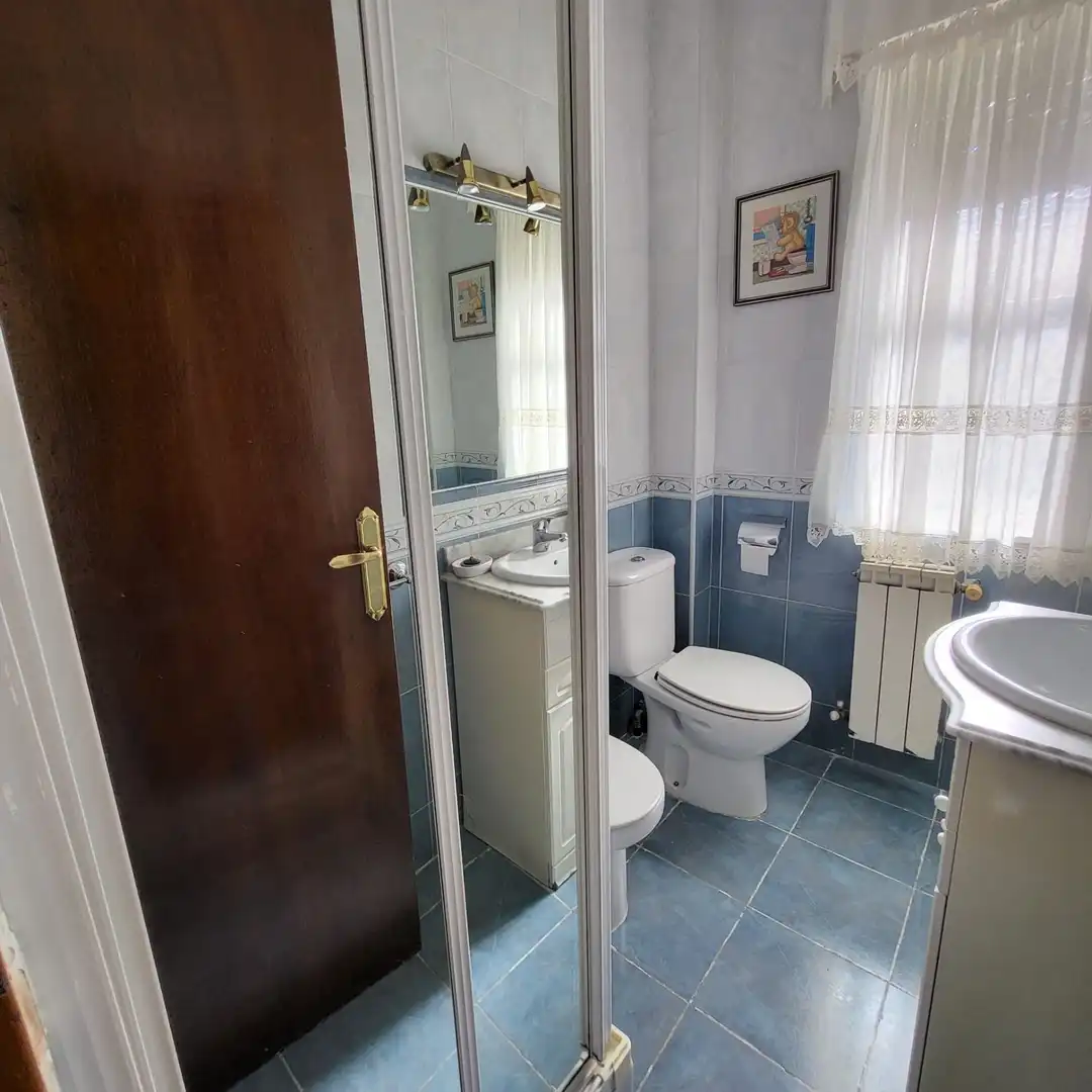 Baño de Piso de alquiler en Ávila con Calefacción, Terraza y Amueblado
