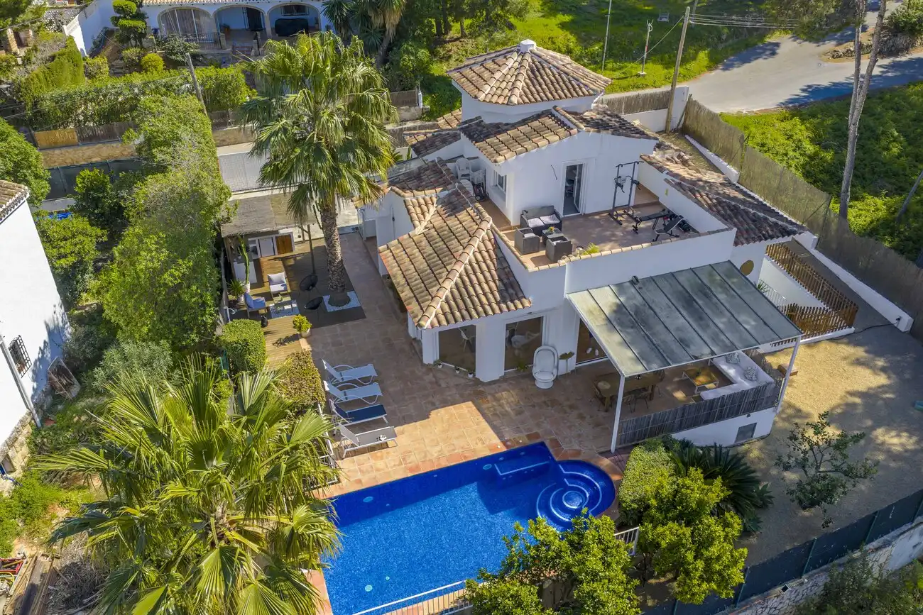 Vista exterior de Casa o chalet en venta en Jávea / Xàbia con Piscina