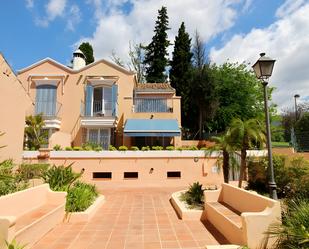Exterior view of Single-family semi-detached for sale in Marbella  with Terrace and Swimming Pool