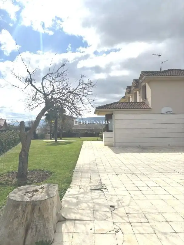 Chalet con jardín en venta en Medina de Pomar, imagen 2