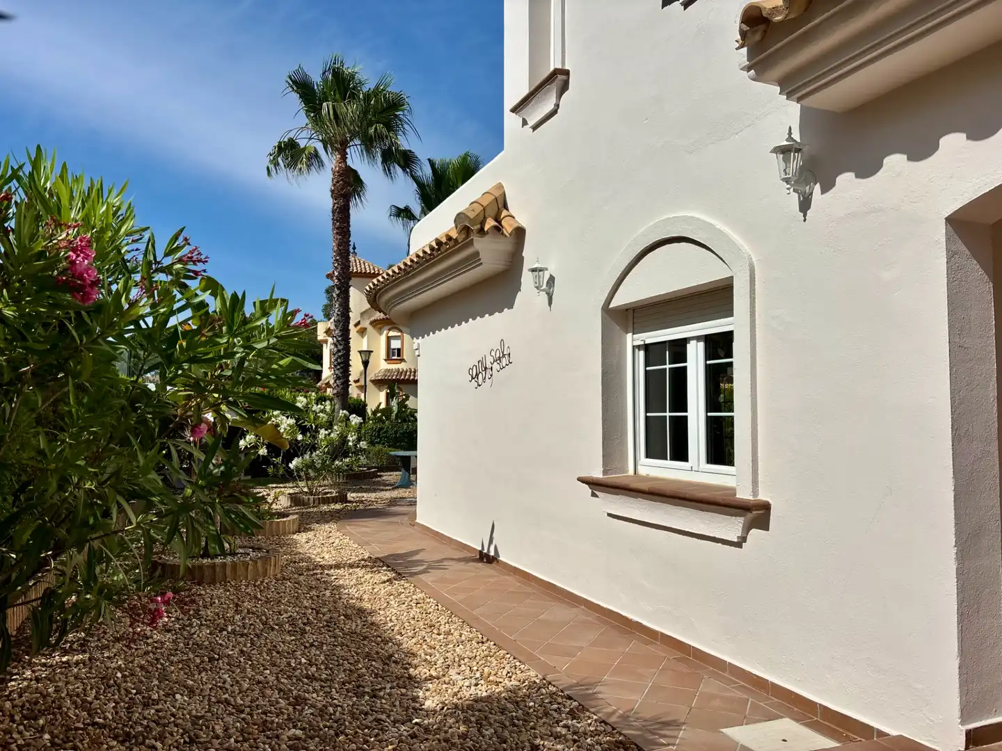 Außenansicht von Haus oder Chalet zur Miete in Islantilla mit Klimaanlage, Heizung und Privatgarten