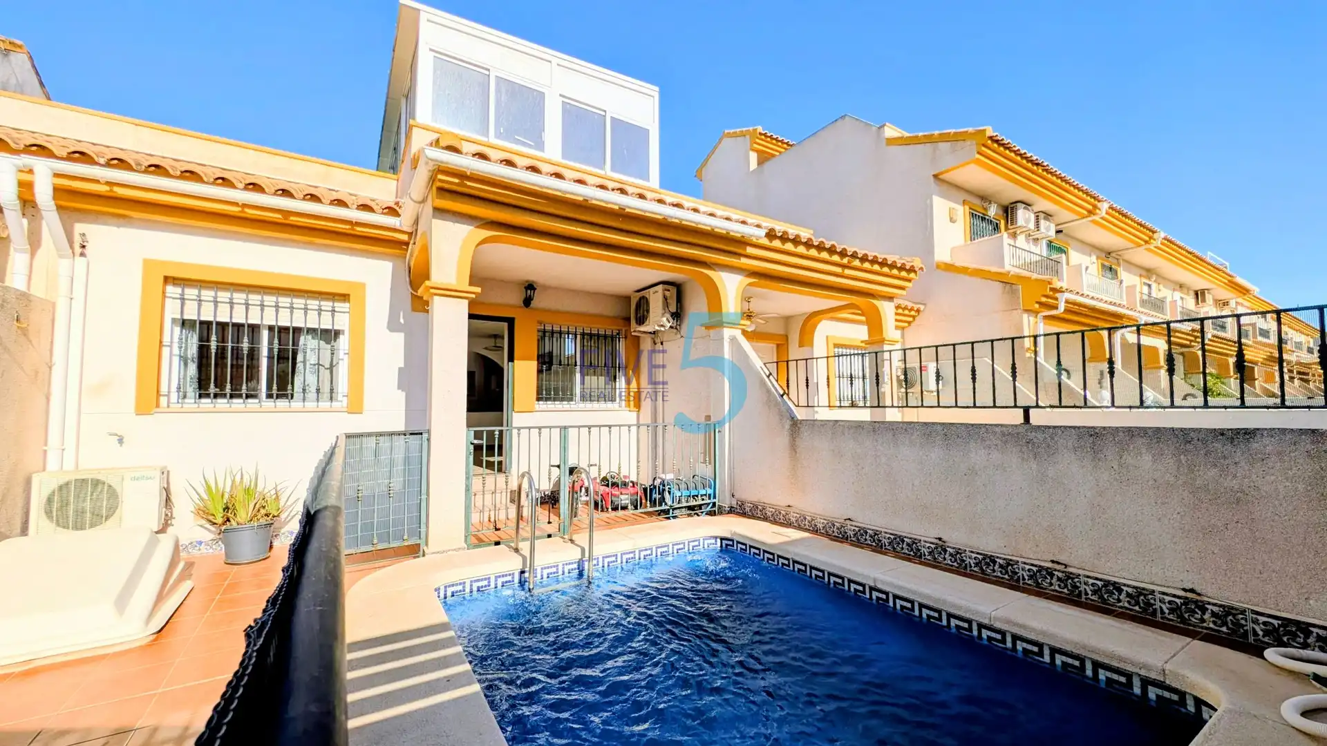 Adossat amb piscina en venda a Daya Nueva