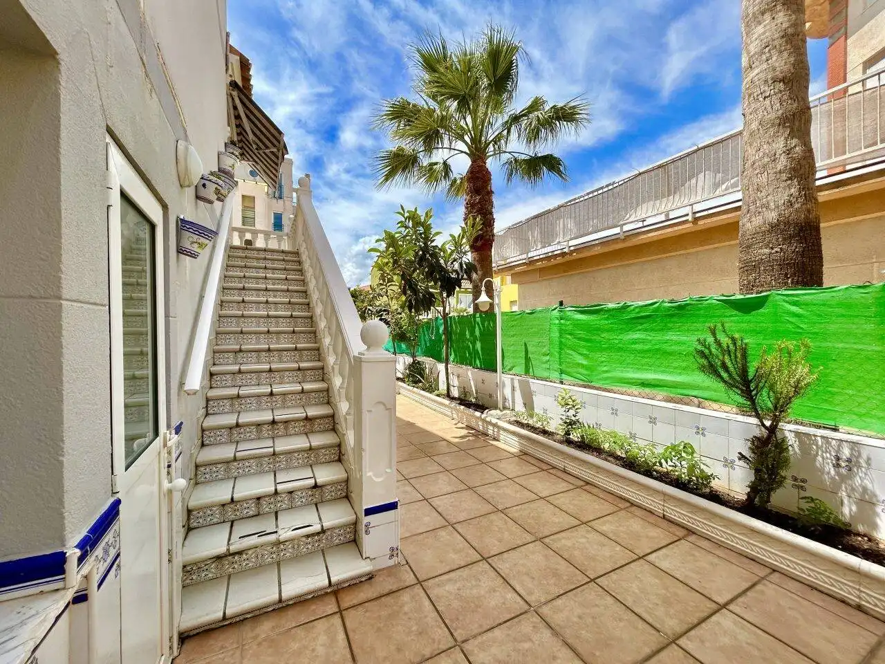 Vista exterior de Casa adosada en venda en Oliva amb Aire condicionat, Calefacció i Jardí privat