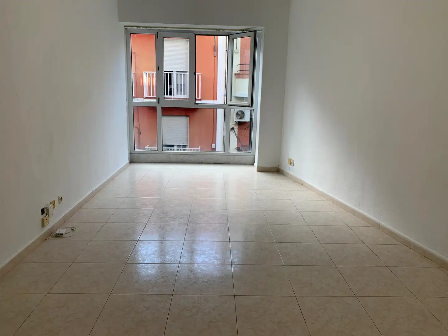 Living room of Flat for rent in Madrid  with Oven and Washing machine