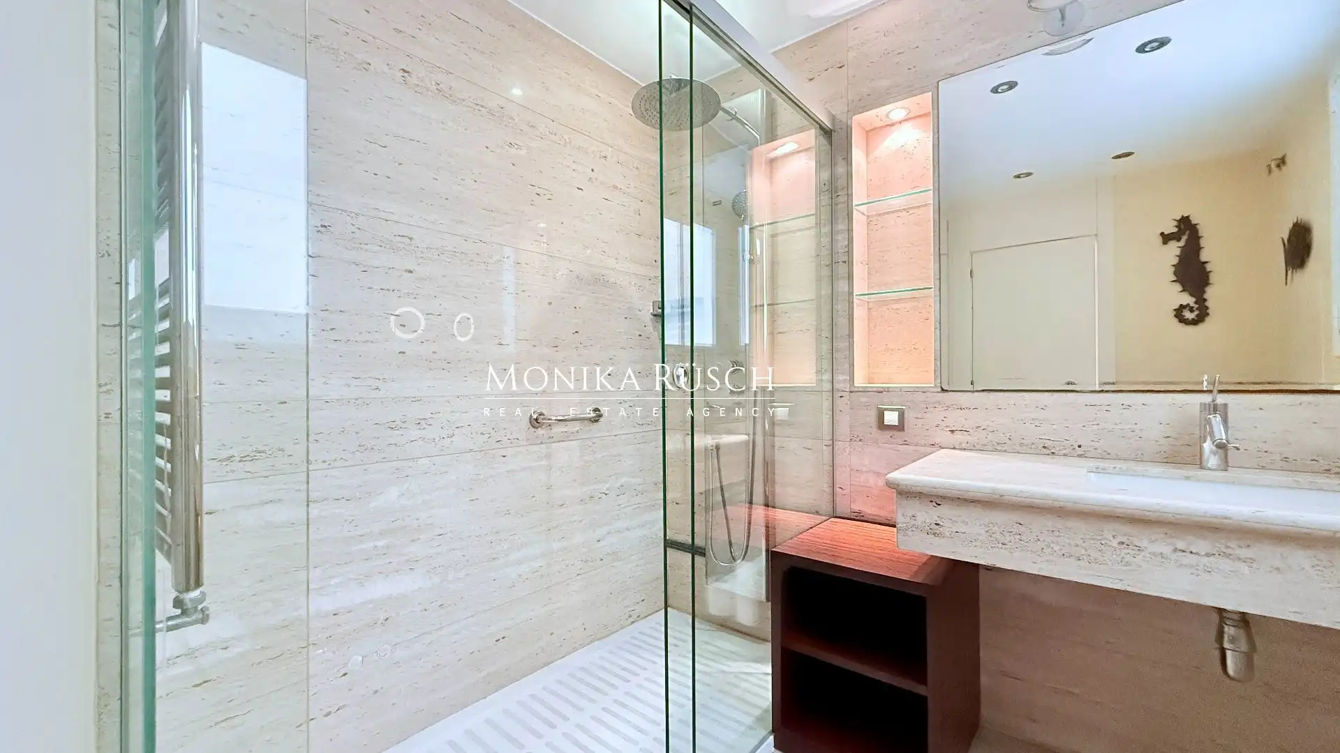 Baño de Piso en venta en Barcelona con Calefacción, Terraza y Trastero