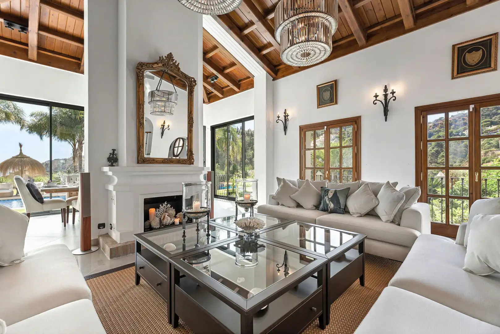 Living room of Houses for sale in Benahavís  with Air Conditioner, Private garden and Swimming Pool