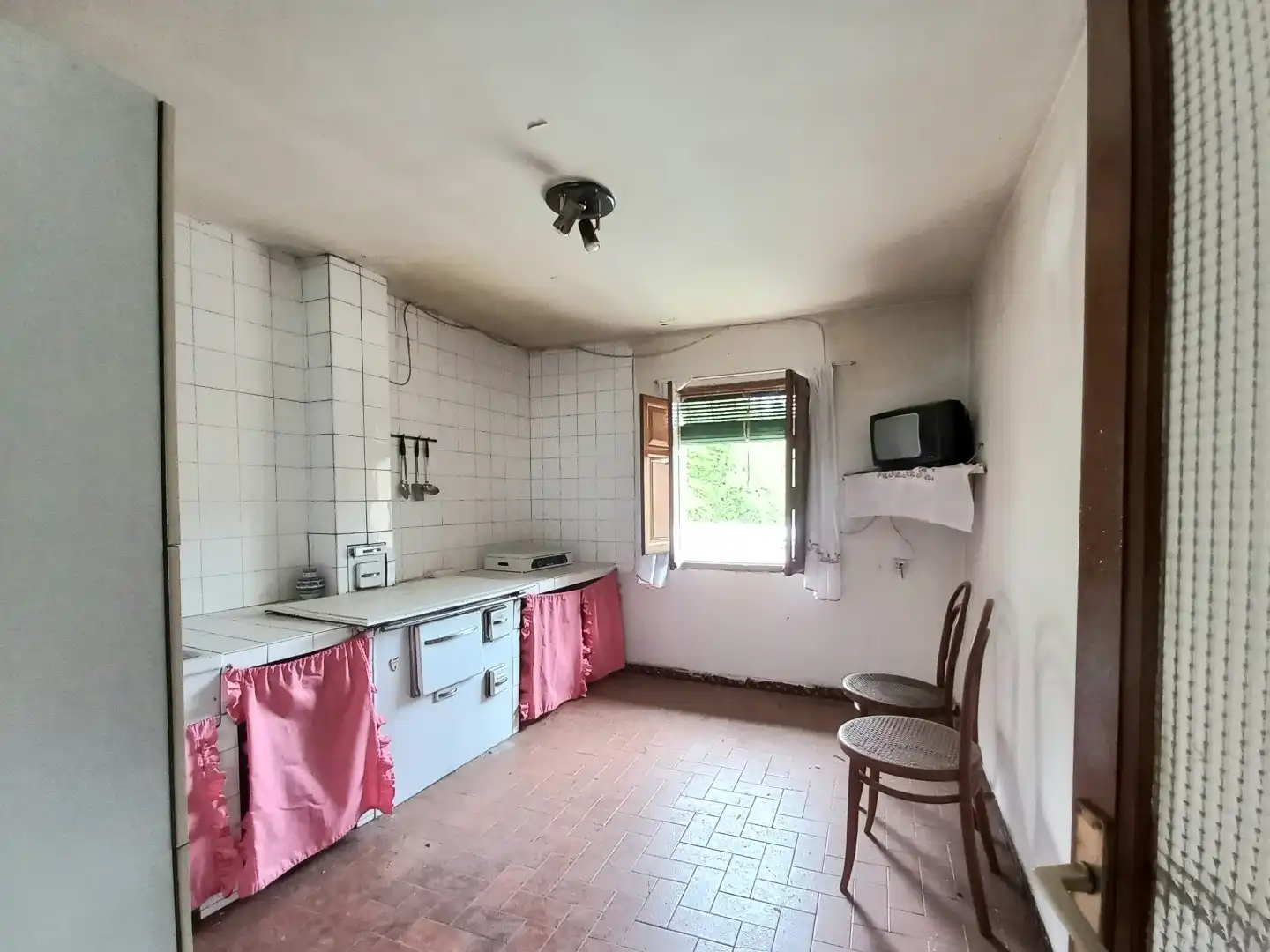 Cocina de Finca rústica en venta en Covarrubias con Jardín privado y Trastero