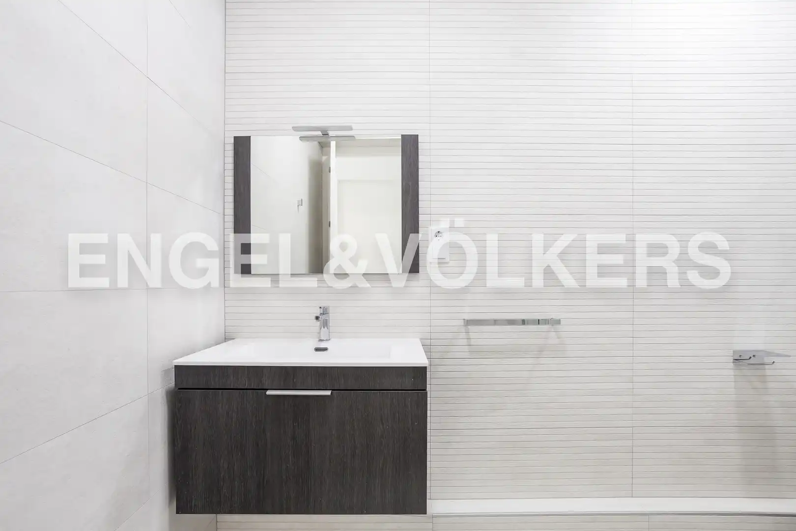 Bathroom of Flat for rent in Madrid  with Air Conditioner, Heating and Furnished