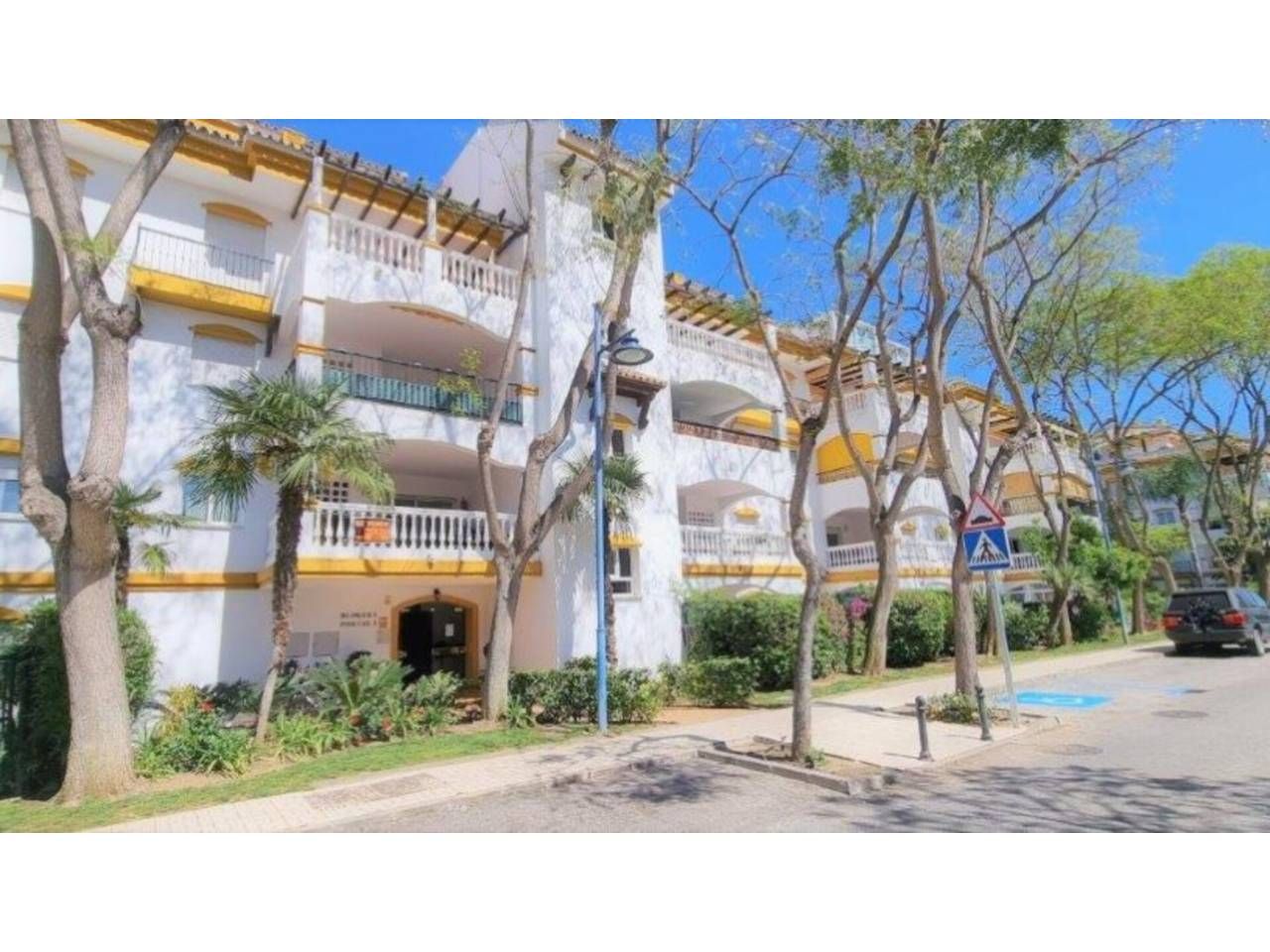 Vista exterior de Apartament en venda en Marbella amb Terrassa, Balcó i Alarma