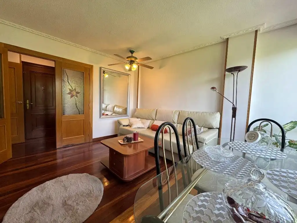 Wohnzimmer von Wohnung zum Verkauf in Los Corrales de Buelna  mit Heizung, Parkett und Terrasse