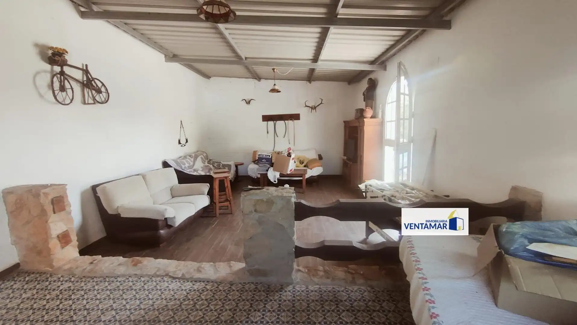 Wohnzimmer von Country house zum Verkauf in La Línea de la Concepción mit Privatgarten und Abstellraum