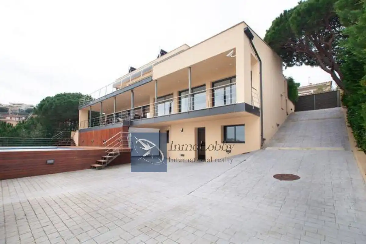 Außenansicht von Haus oder Chalet zum Verkauf in Sant Feliu de Guíxols mit Klimaanlage, Heizung und Terrasse