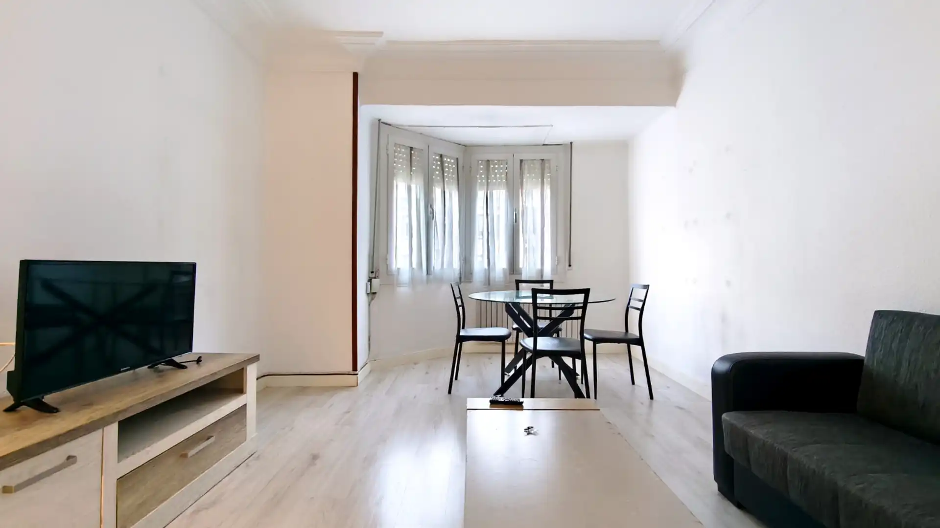 Living room of Flat for sale in  Logroño  with Heating, Parquet flooring and Furnished