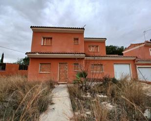 Exterior view of Single-family semi-detached for sale in  Valencia Capital  with Terrace and Swimming Pool