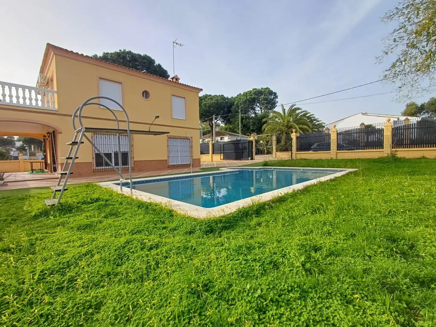 Piscina de Casa o xalet en venda en La Puebla del Río