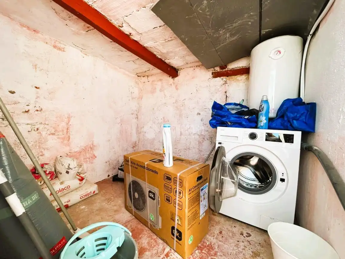 Piso en venta en L'Hospitalet de Llobregat con Aire acondicionado, Terraza y Amueblado